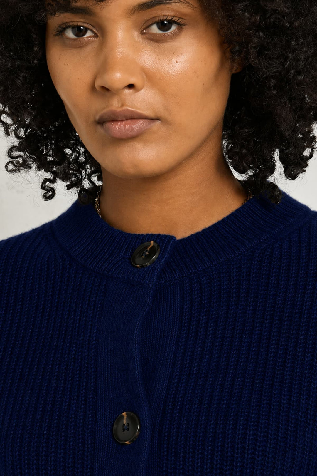Vue de face cardigan poches JC SOPHIE femme beige côtelé - Valérie Simon