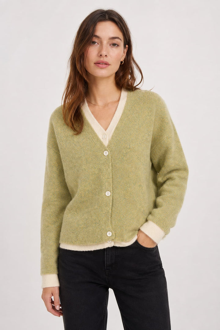 Vue de face cardigan femme beige à bordures noires JC SOPHIE - Valérie Simon