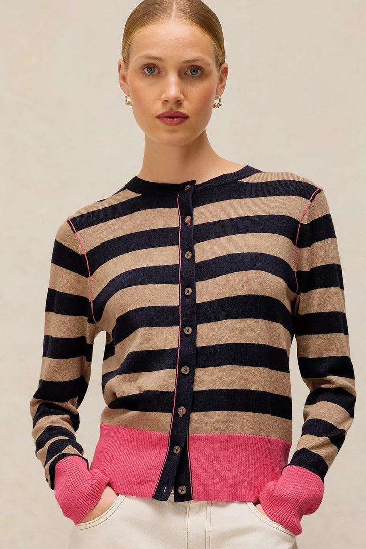 Vue de face cardigan à rayures multicolores détails contrastants White Stuff pour femme - Valérie Simon