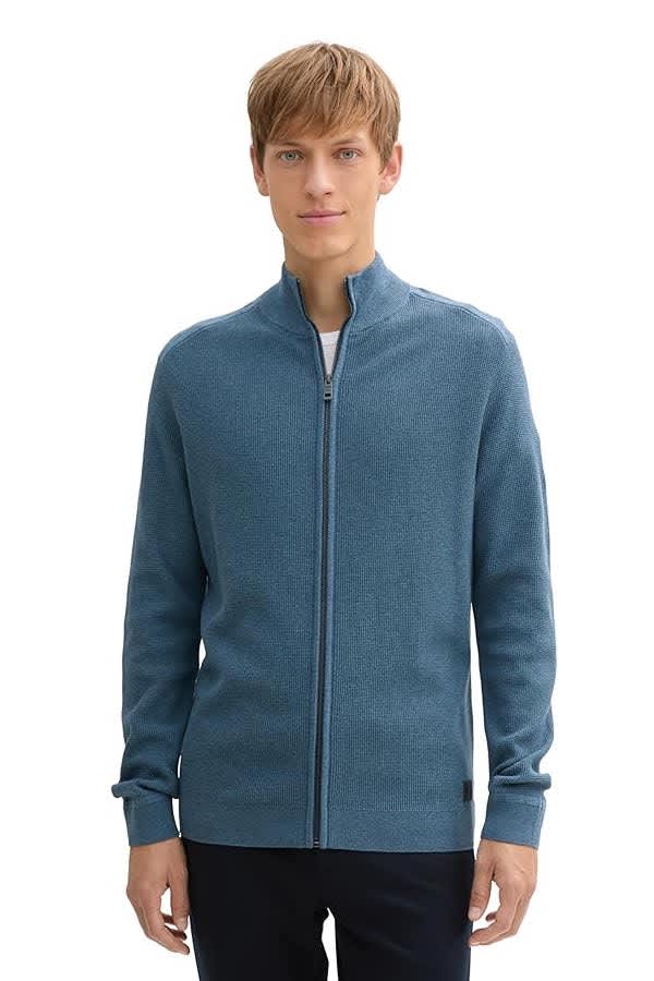 Side view of the Tom Tailor men&