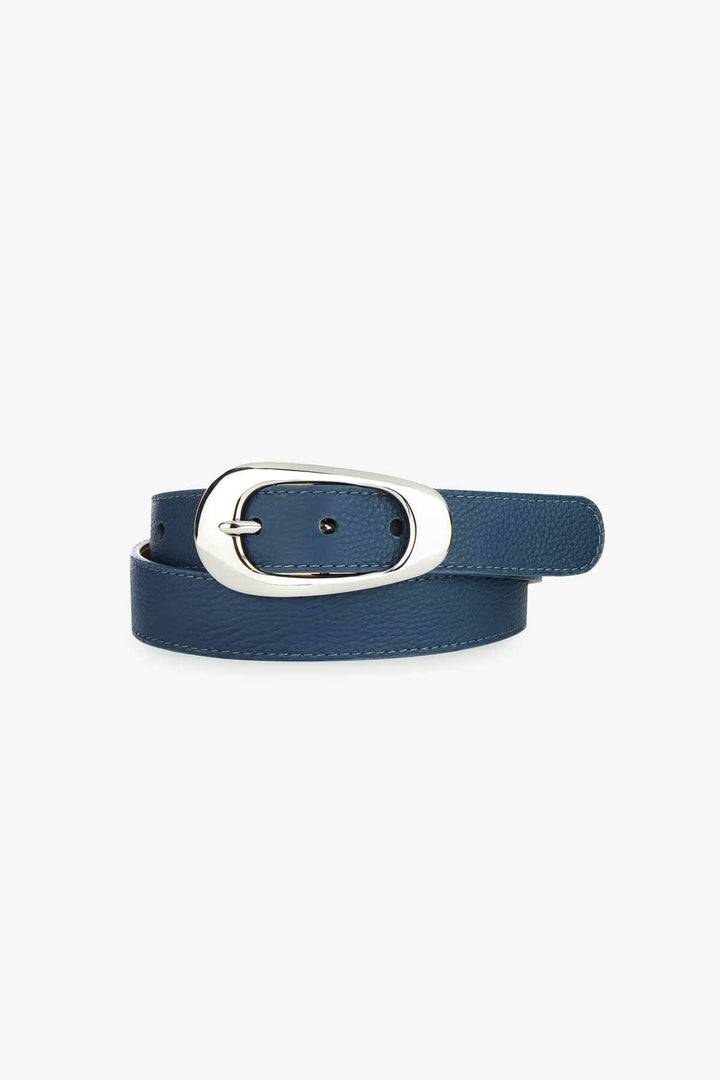 Detailed view of the Zya belt with an oval buckle in brown Brave Leather featuring a floral pattern - Valérie Simon