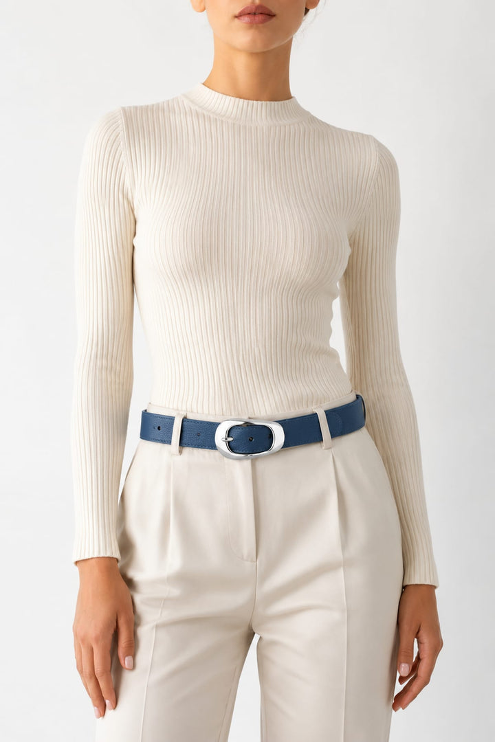 Side view of the Zya Brave Leather olive slim belt with oval buckle - Valérie Simon