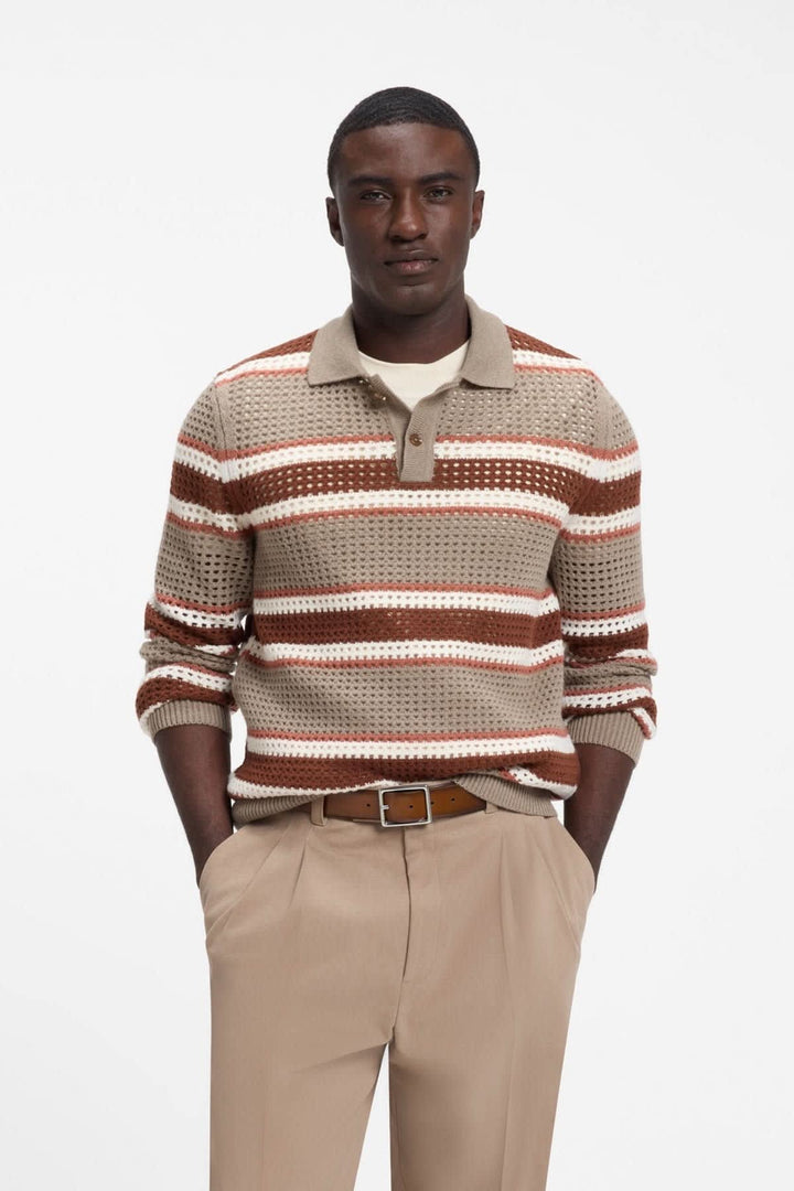 Ceinture réversible à boucle métallique vue de face pour homme Hugo Boss