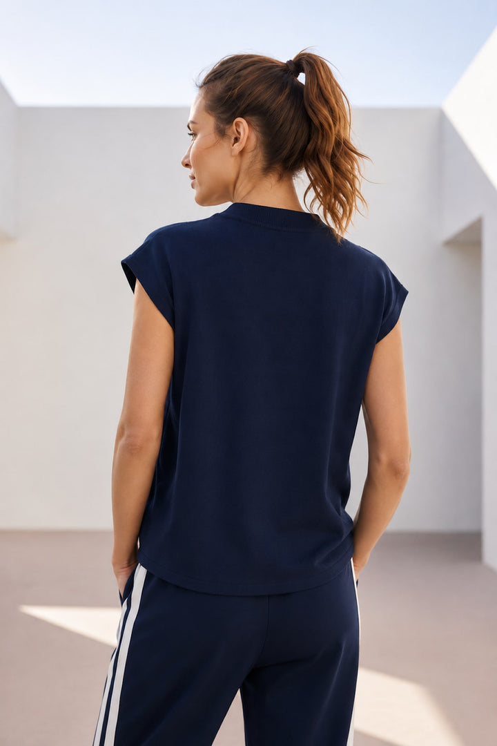 Chandail à manches courtes avec détails brillants vue de face pour femme kennys