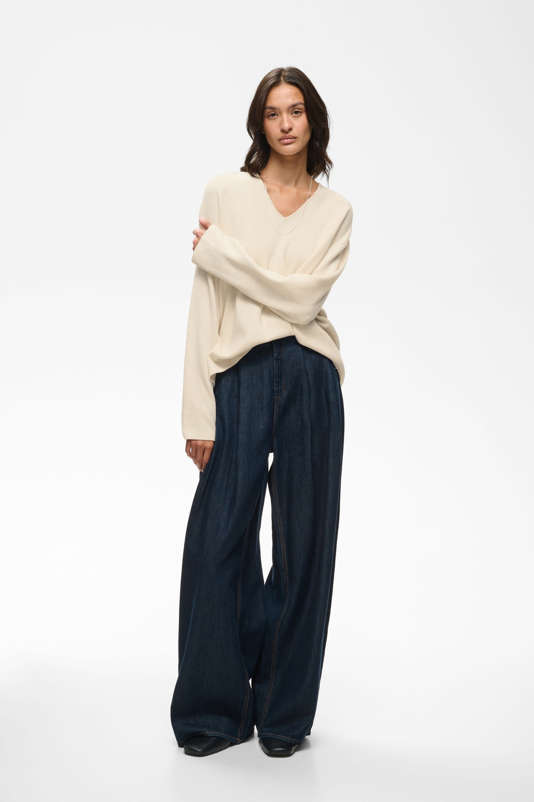 Chandail ample à col en V vue de face pour femme Inwear