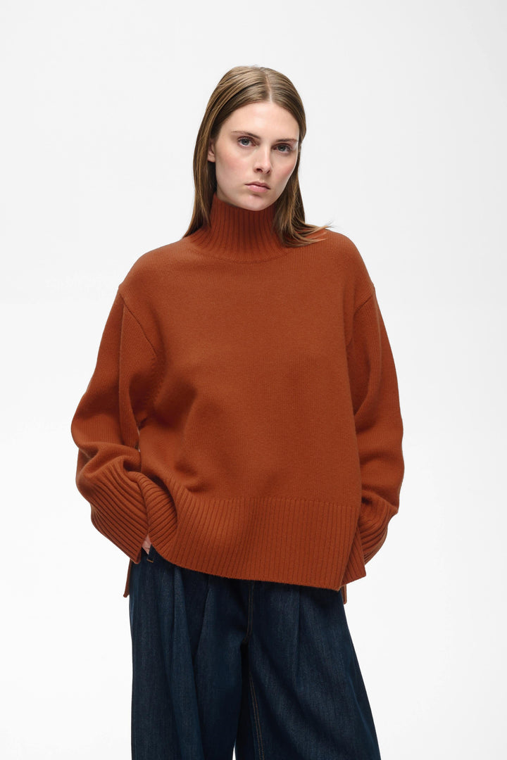 Front view of the Women&