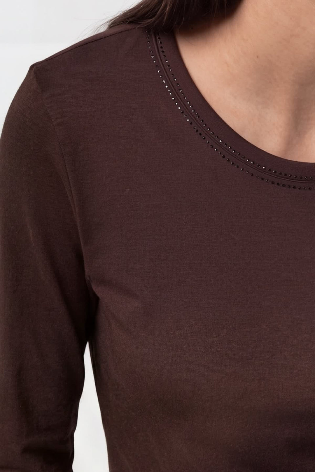 Chandail en coton à détails de strass vue de face pour femme Monari