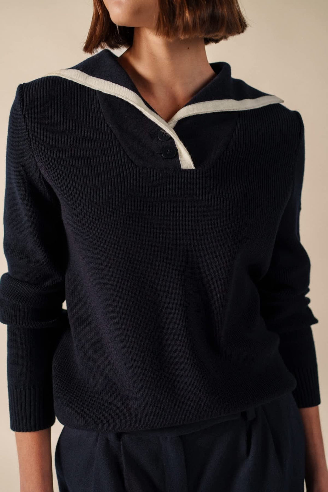 Vue avant chandail GAVARNIE Saint James pour femme beige à rayures noires, détails manche Valérie Simon