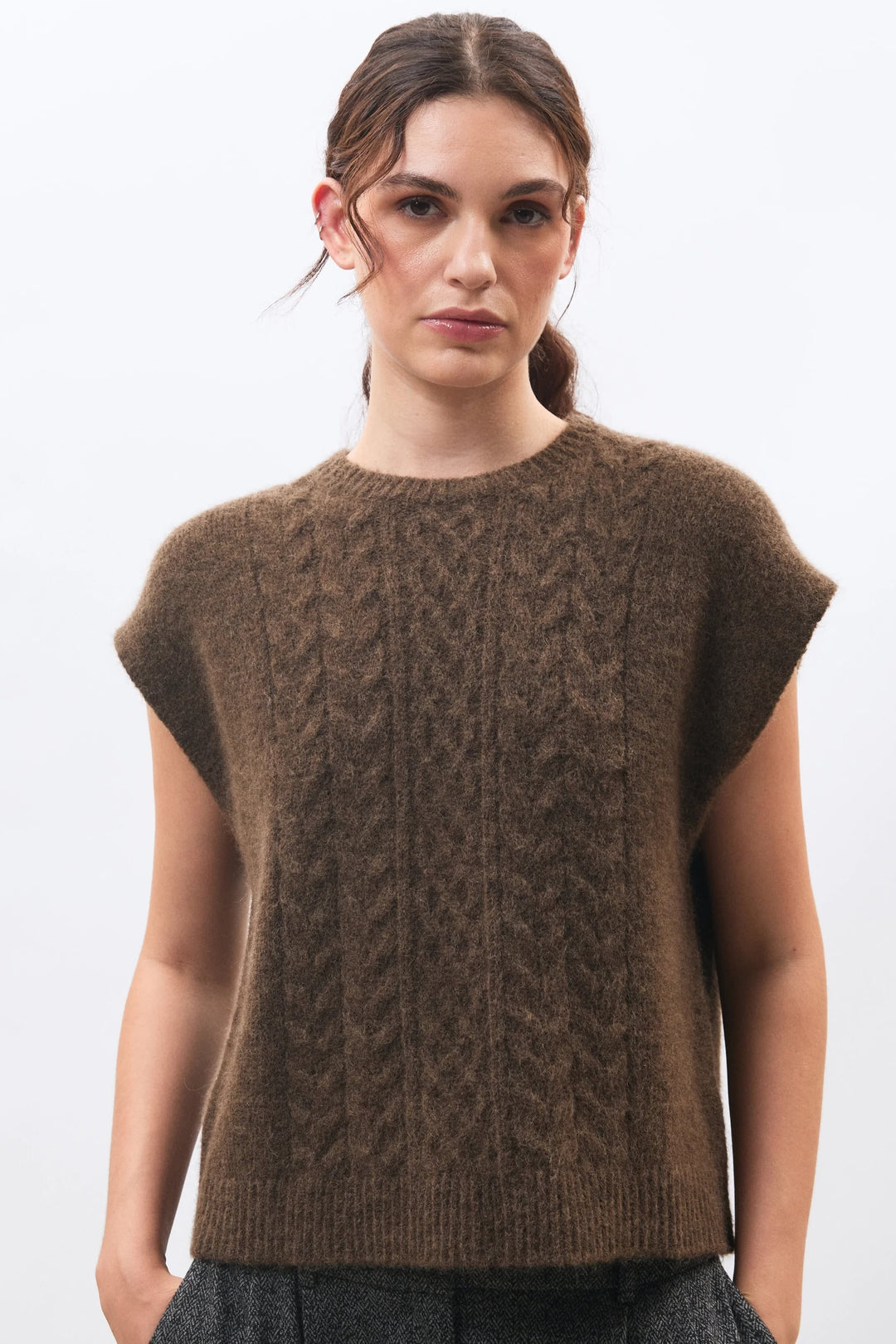 Chandail Minelo sans manches en tricot duveteux vue de face pour femme Humility
