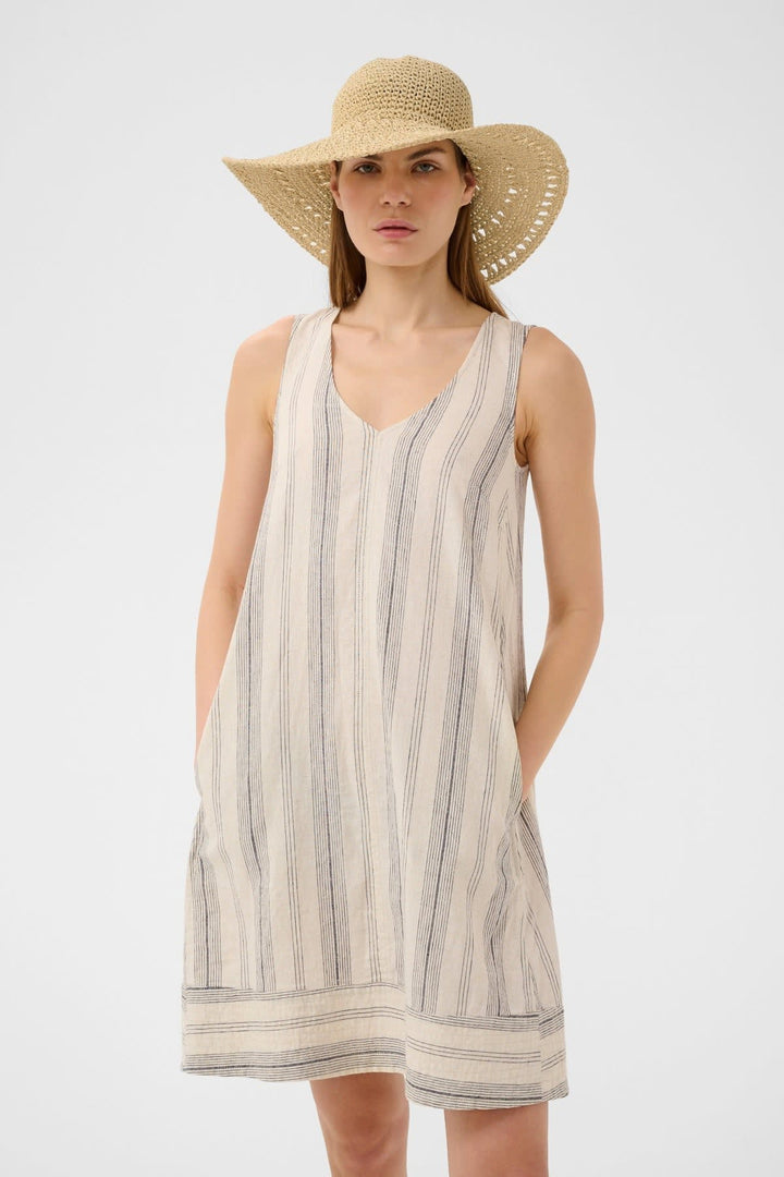 Side view of the PAWL beige women&