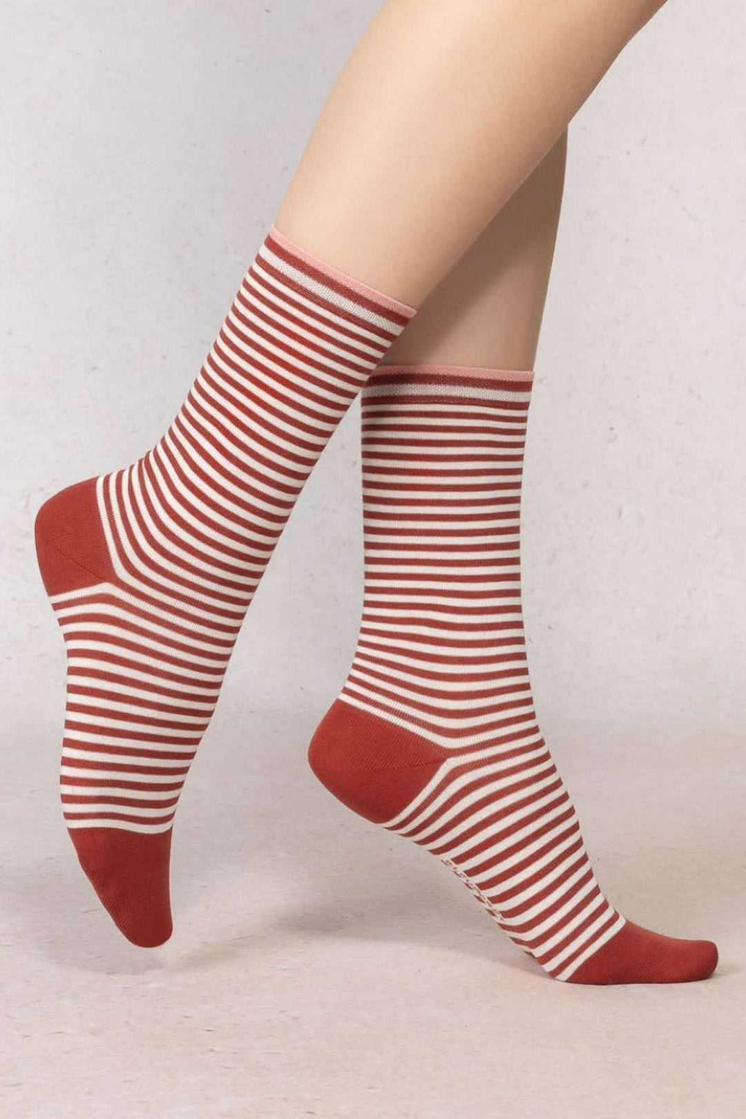 Chaussettes à rayures en coton vue de face pour femme Bleuforêt