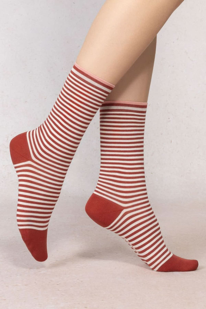 Chaussettes à rayures en coton vue de face pour femme Bleuforêt