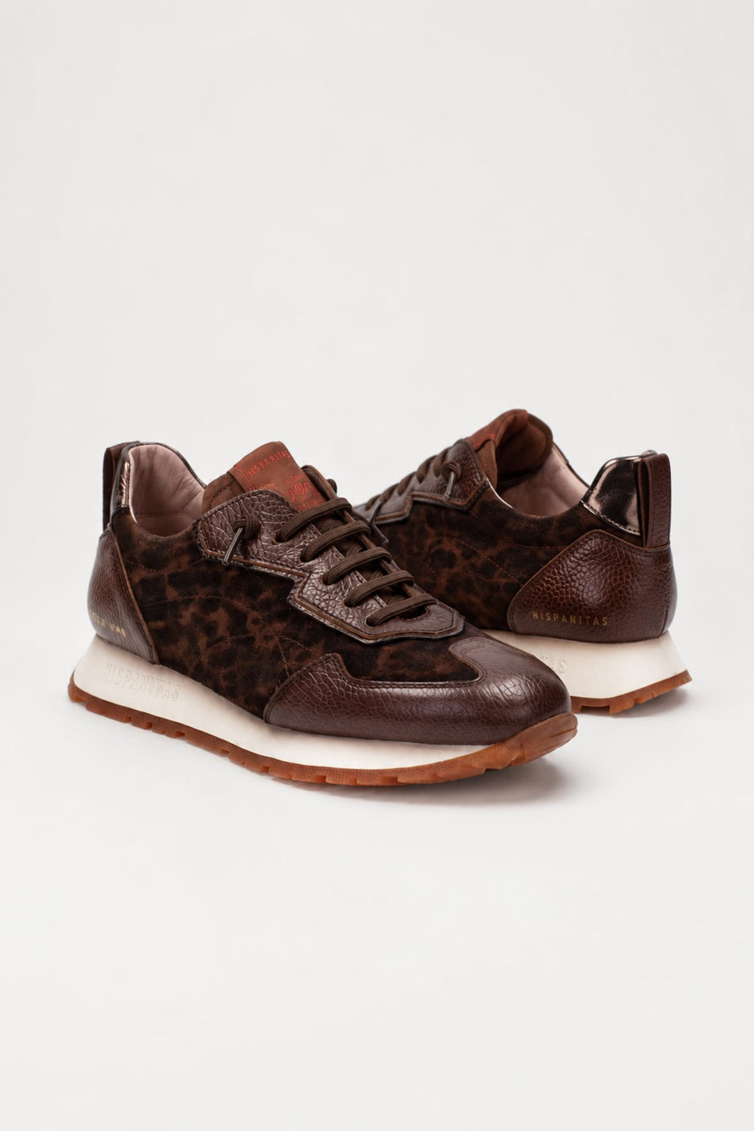 Chaussures de ville Kansas beige et noir à effet léopard vue de côté pour femme Hispanitas