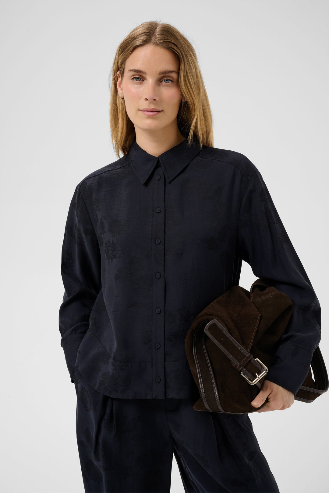 Chemise à motif floral ton sur ton avec col vue de face pour femme Part Two