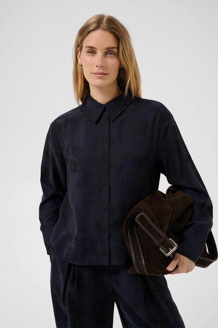 Chemise à motif floral ton sur ton avec col vue de face pour femme Part Two