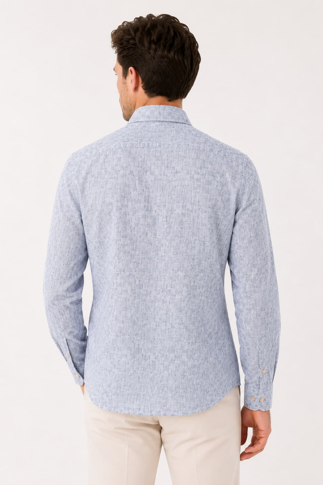 Vue de face chemise sport texturée Fellows United pour homme bleu avec motif unique - Valérie Simon
