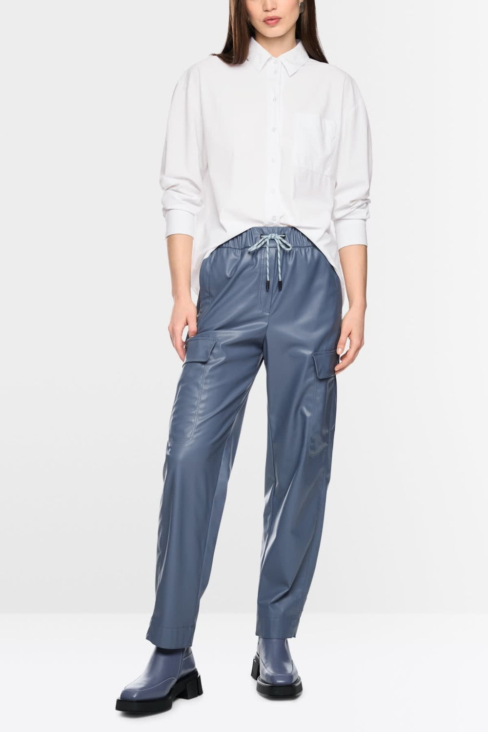 Vue de face chemise classique Marc Cain blanche avec col pointu pour femme - Valérie Simon