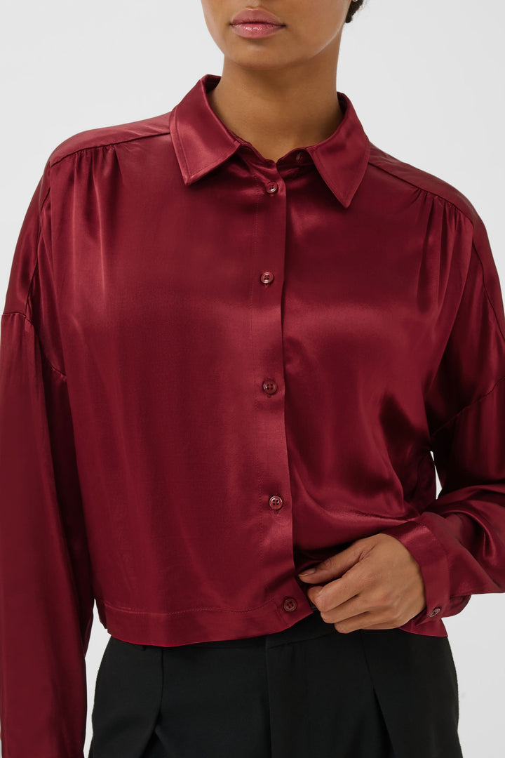 Front view of the women&