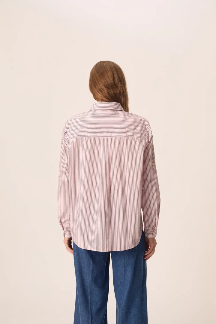 Chemise Eva en popeline à fines rayures vue de face pour femme Des Petits Hauts