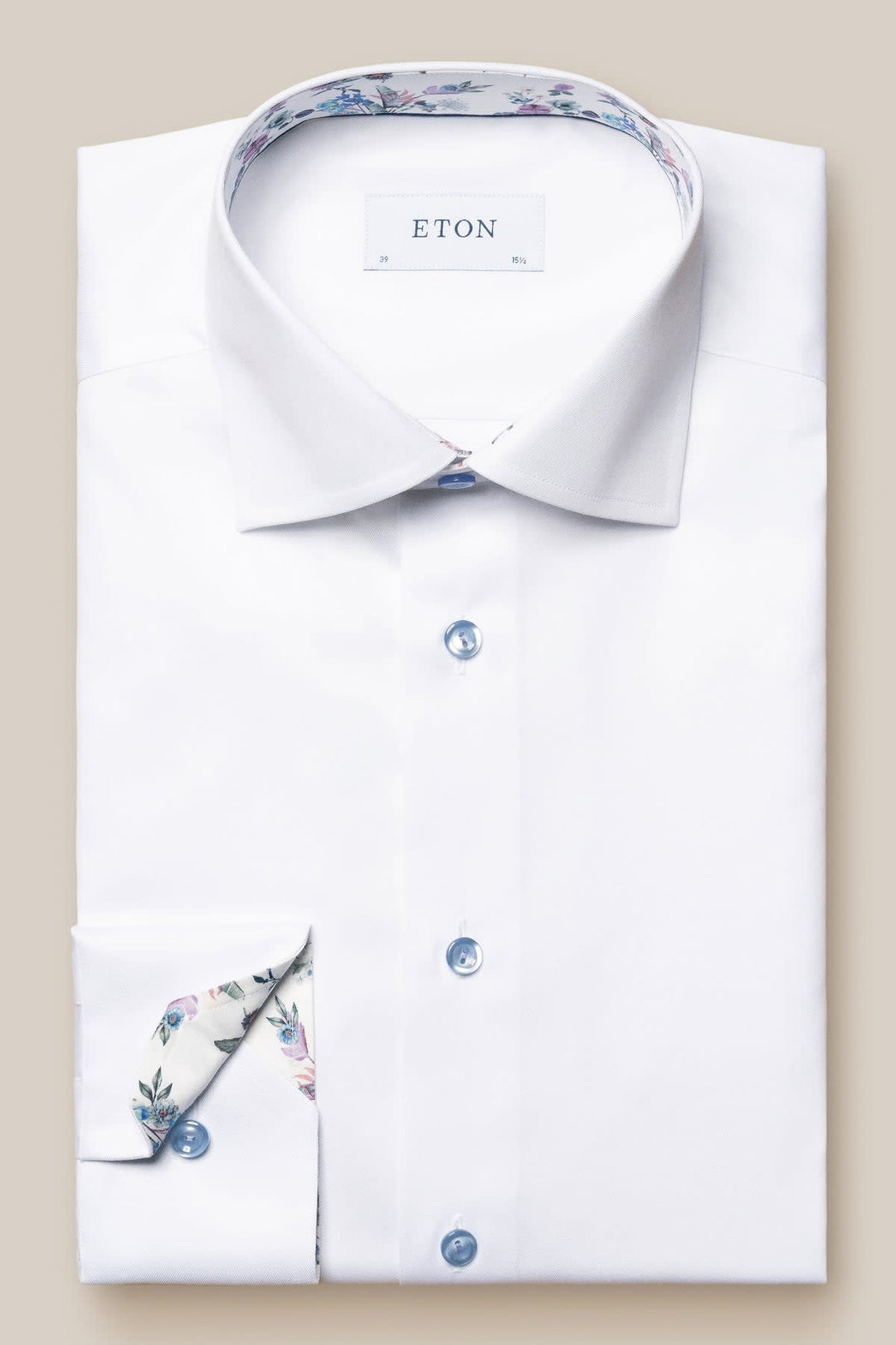 Vue frontale chemise habillée homme Eton blanc détails floraux contrastants - Valérie Simon