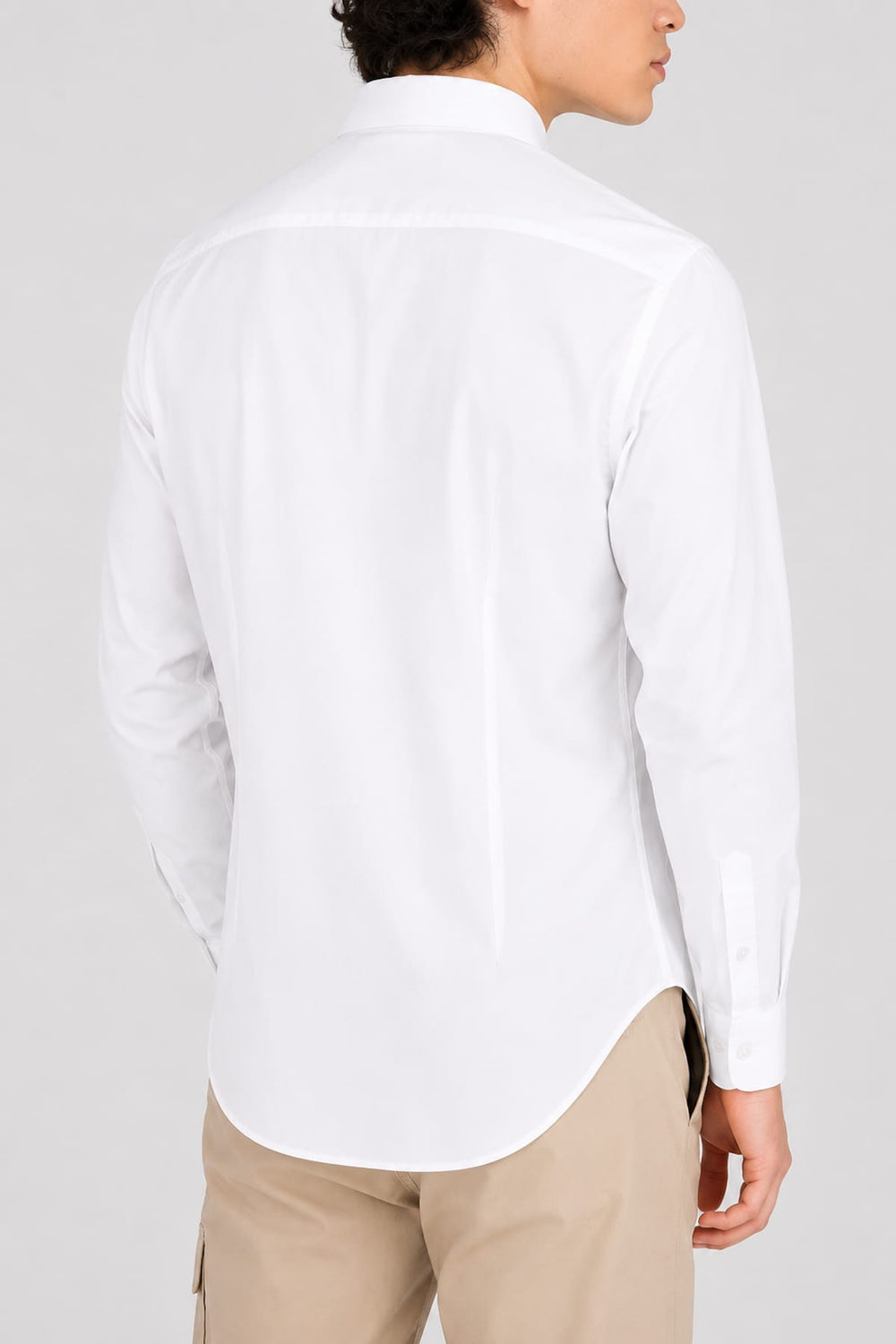 Vue de face chemise sport Fradi pour homme blanche avec boutons contrastants - Valérie Simon
