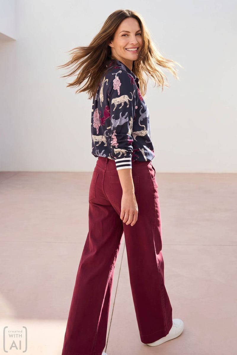 Kennys Women's Shirt with Feline Print