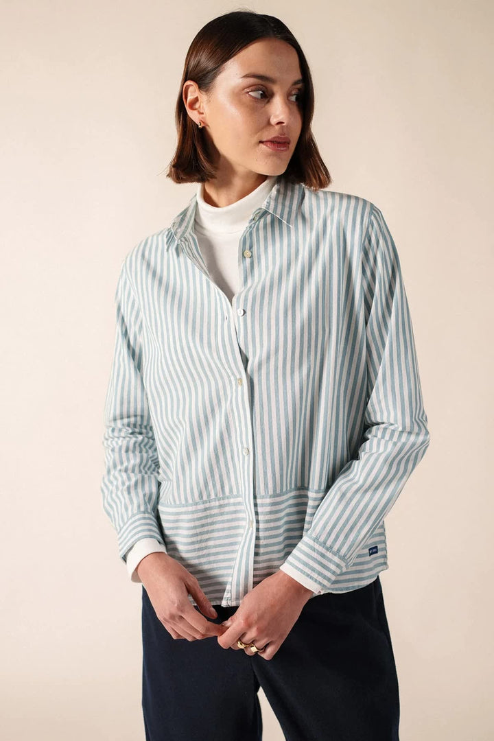 Chemise Nadege rayée bleu et blanc vue de face pour femme Saint James