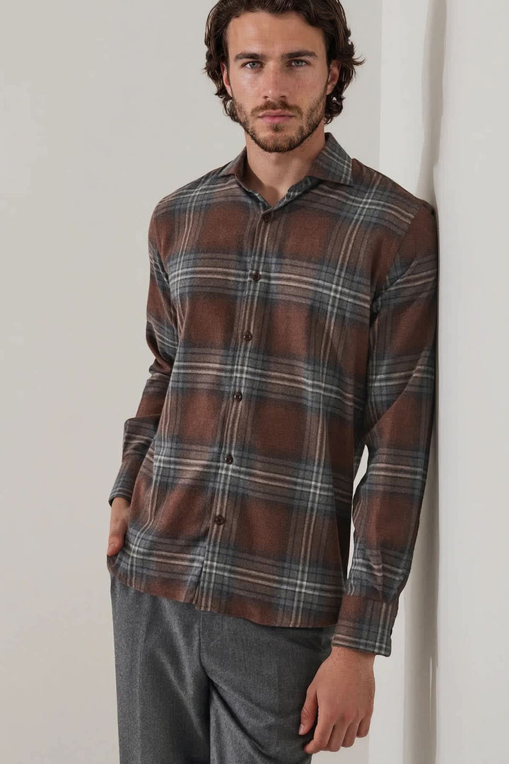 Chemise sport à carreaux en flanelle de coton vue de face pour homme Patrick Assaraf