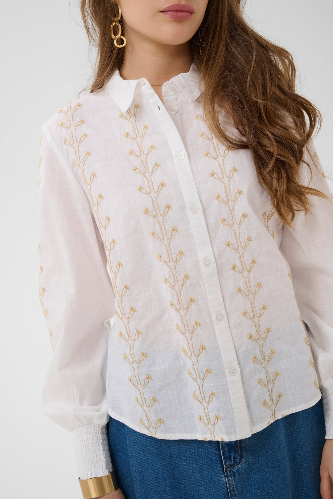 Vue détaillée chemise brodée à manches longues femme beige Cream - Valérie Simon