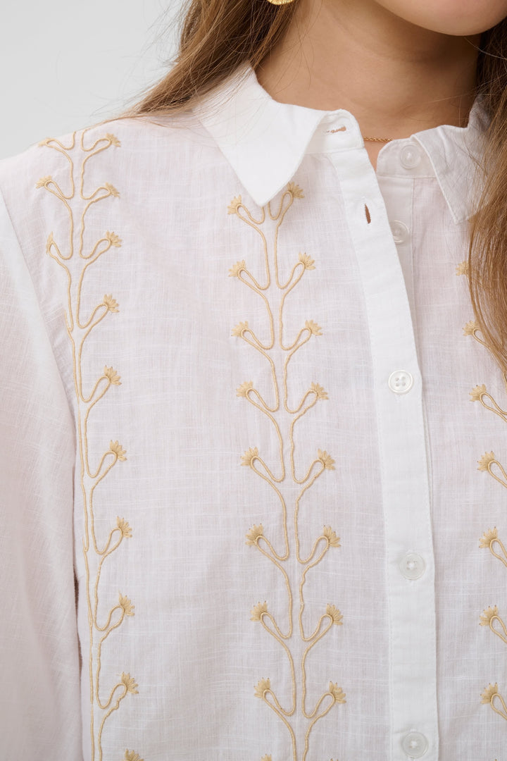 Vue de face chemise brodée Cream pour femme blanche manches longues - Valérie Simon