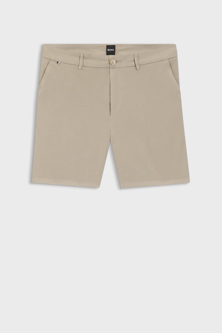 Short structuré à coupe droite avec taille structurée et poches latérales, parfait pour un look moderne et confortable en été.