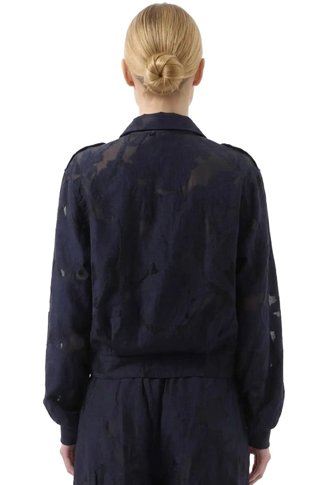 Lightweight textured jacket with pockets