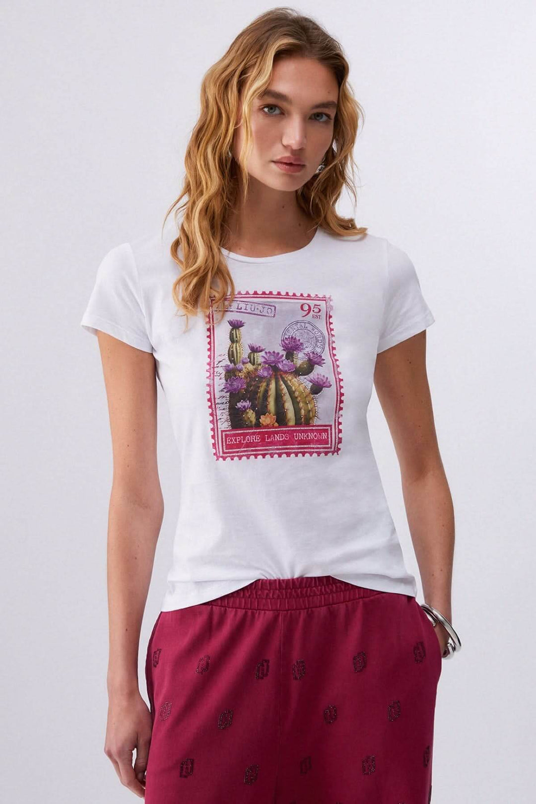 Short-sleeve T-shirt with graphic print
