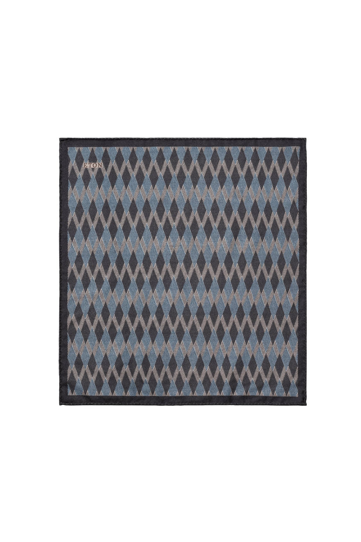 Vue de détail foulard losanges en soie Eton blanc et bleu pour homme - Valérie Simon