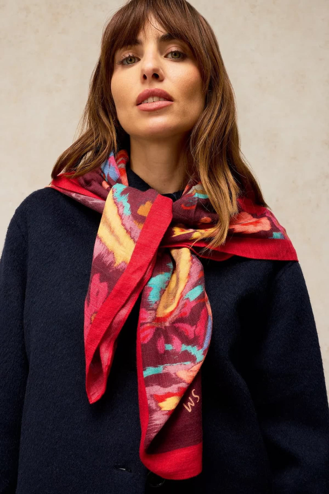 Foulard Molly à imprimé floral abstrait vue de face pour femme White Stuff