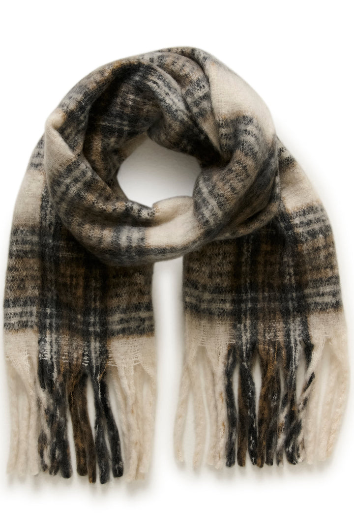 Vue de côté foulard à carreaux Kaffe en beige avec franges pour femme - Valérie Simon