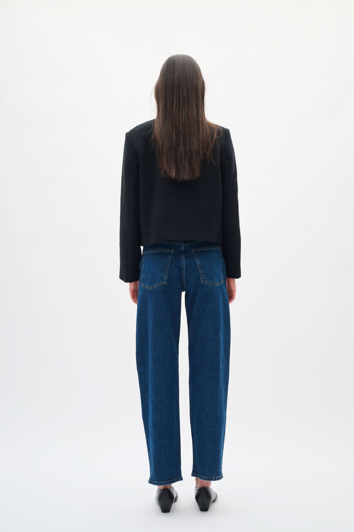 Veste courte texturée à boutons dorés