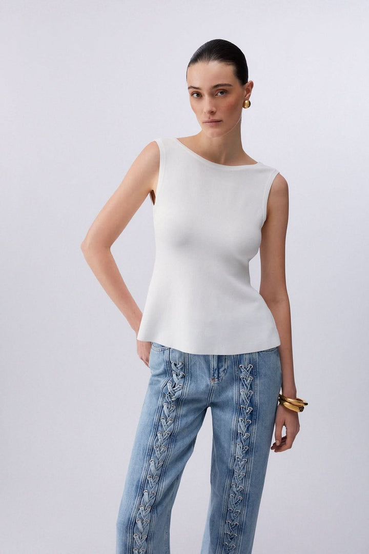 Flowy camisole with an open back and a bow