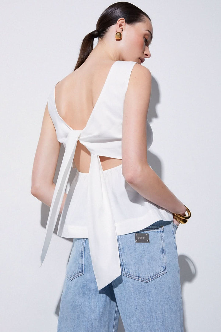 Flowy camisole with an open back and a bow