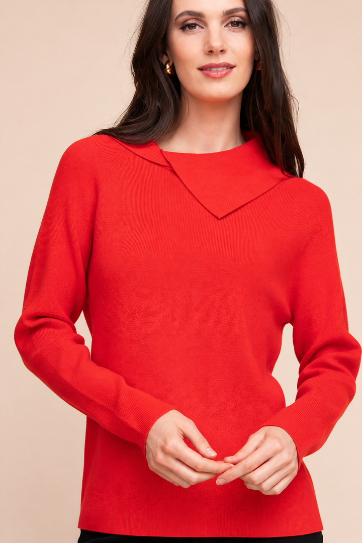 Chandail en tricot à col asymétrique