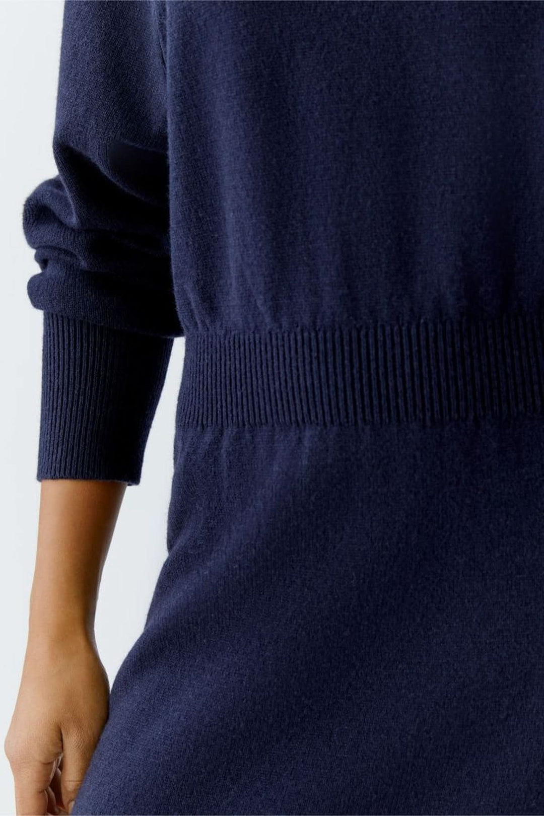 Robe fendue — taille côtelée