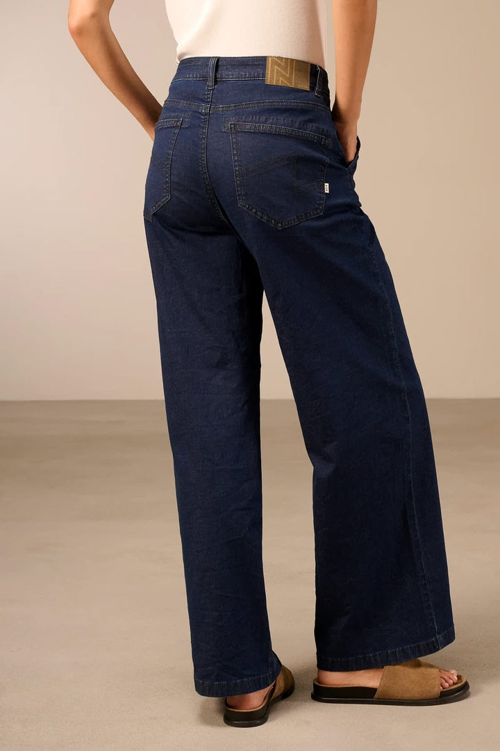 Jean à jambe large bleu vue de face pour femme Nile