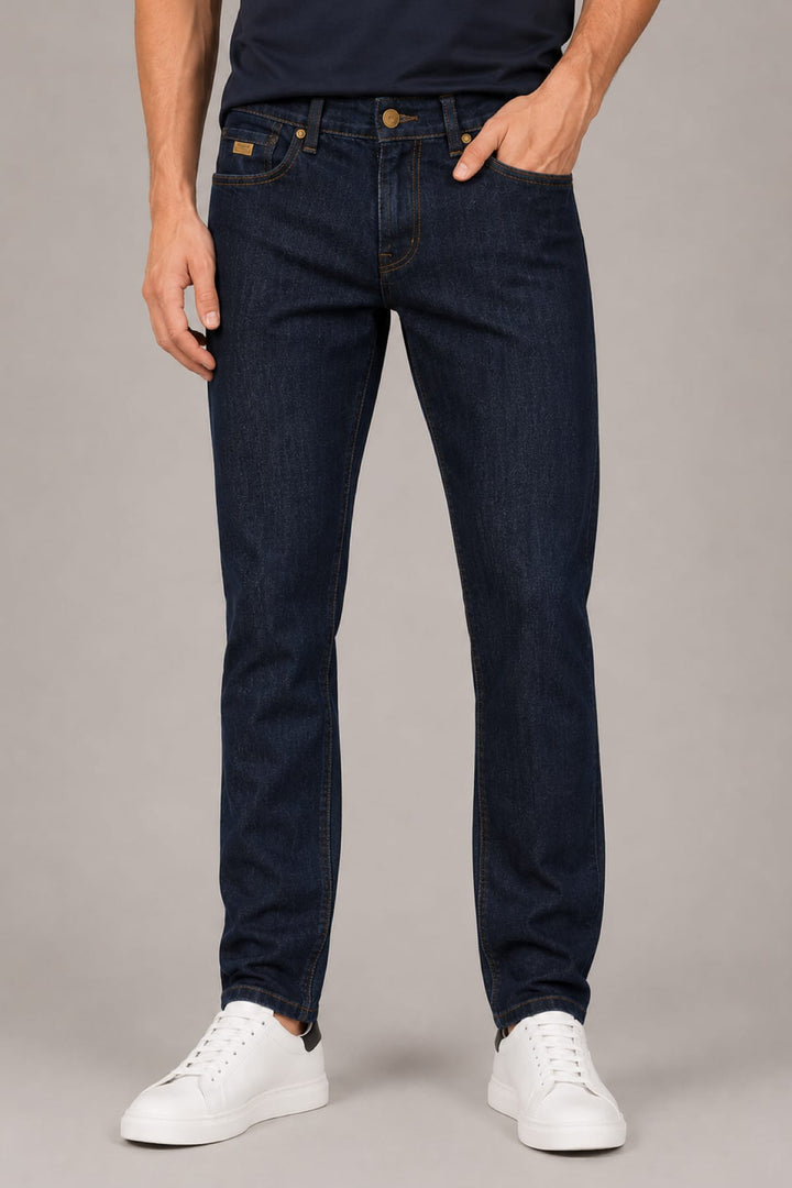 Vue détaillée du jean foncé moderne Black Bull pour homme - Valérie Simon