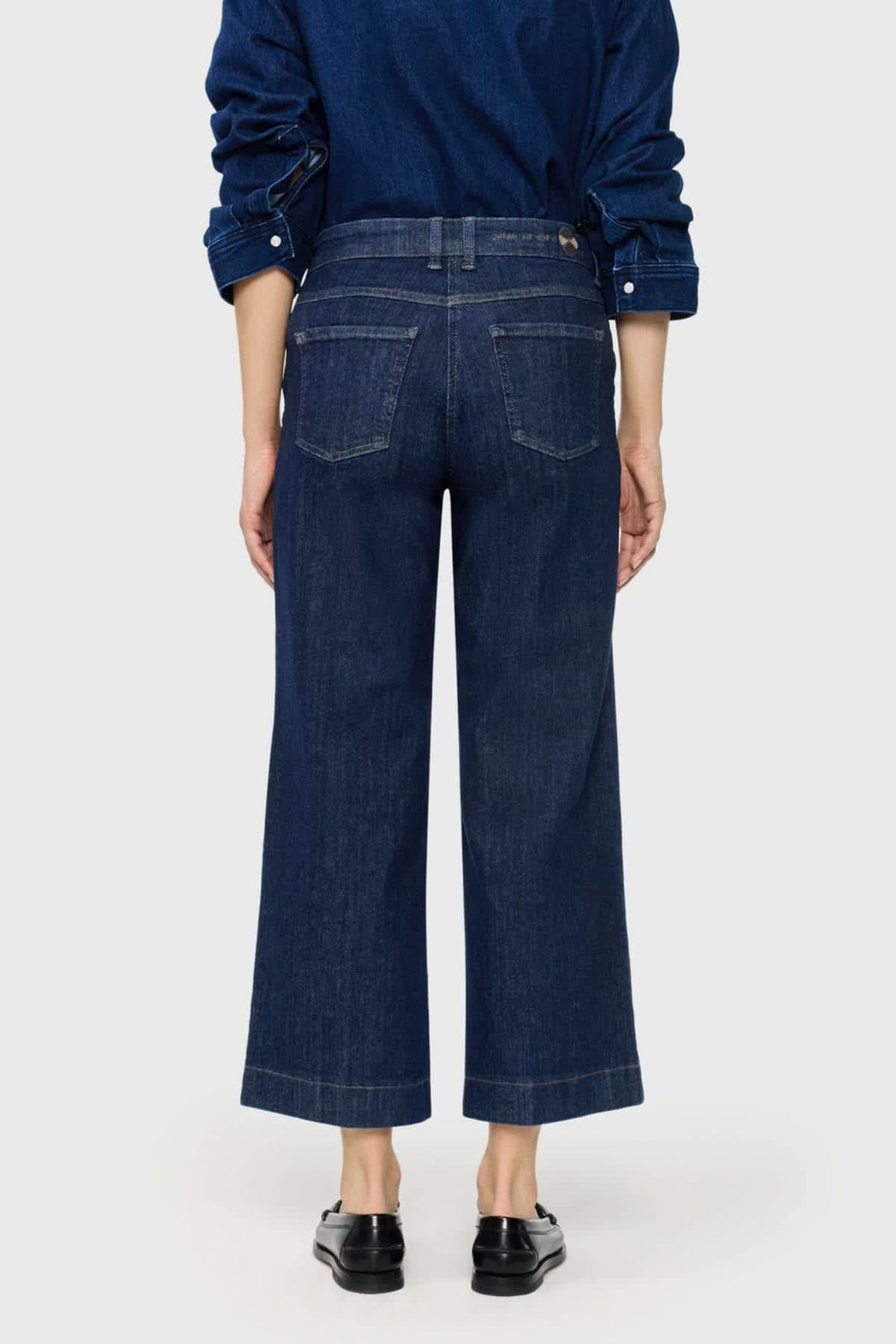 Dream Culotte Jeans in blue denim, culotte fit, front view, for women by Mac Jeans