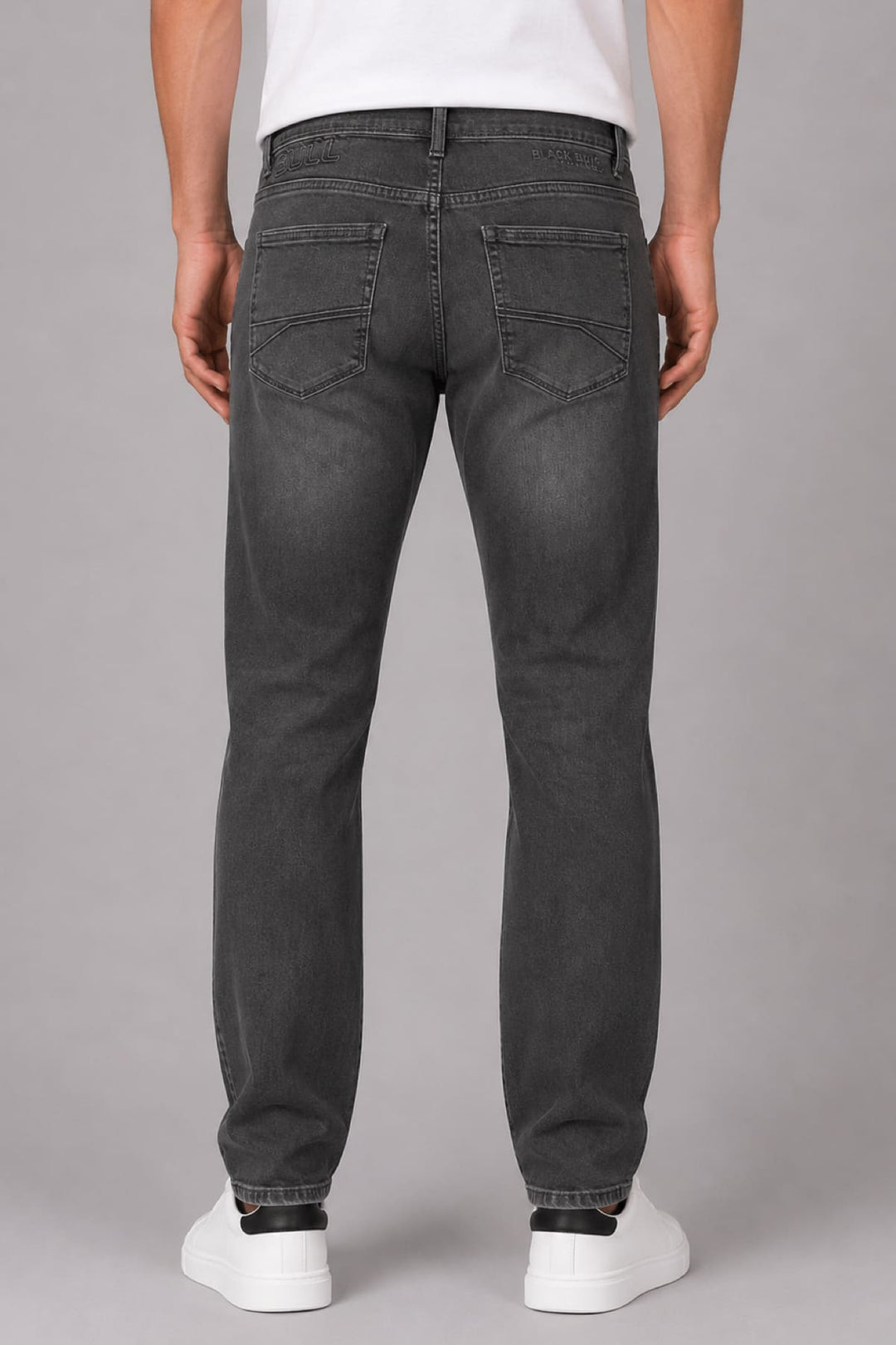 Vue latérale jean coupe moderne Black Bull homme bleu avec coutures apparentes - Valérie Simon