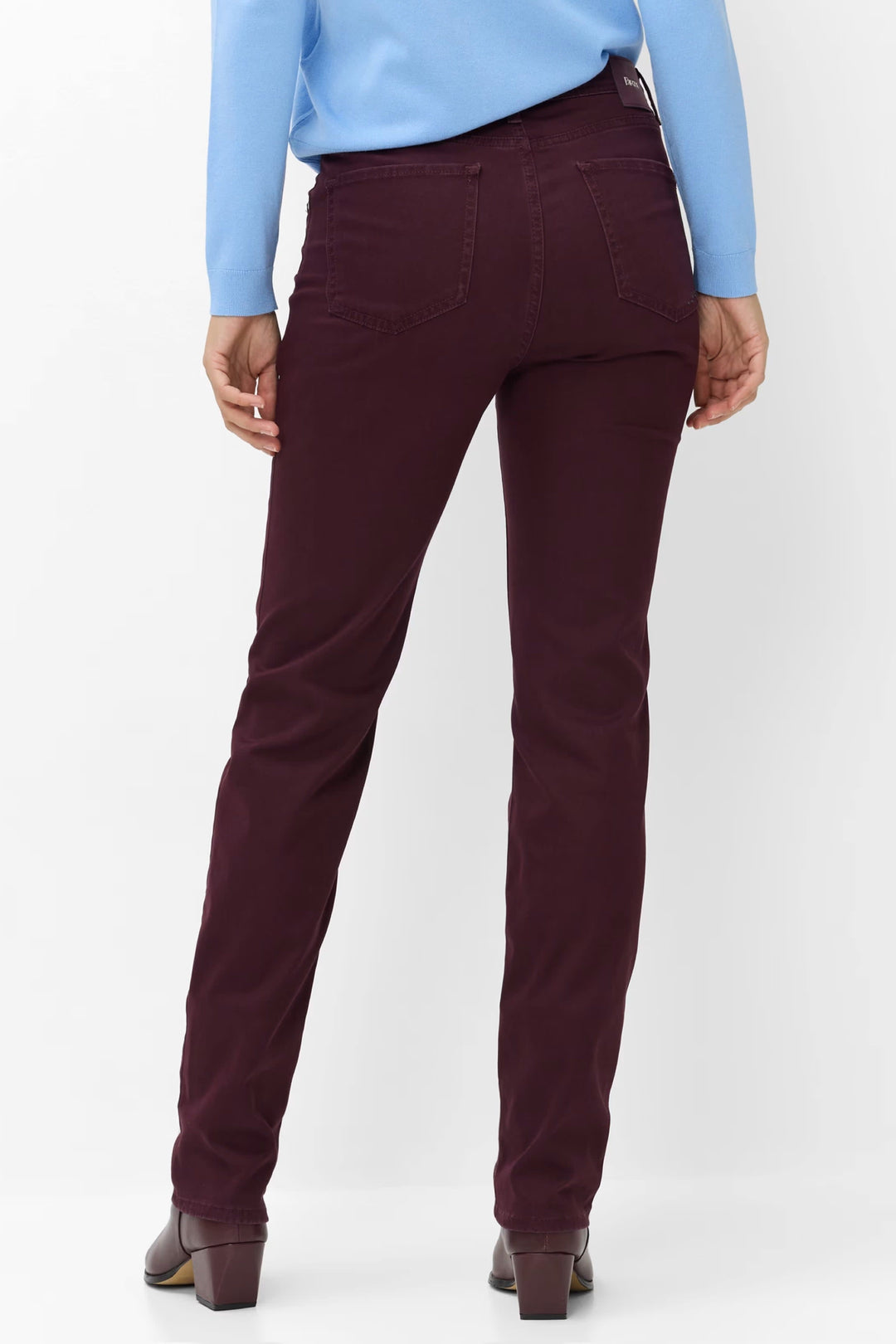 Jean droit bleu à taille mi-haute vue de face pour femme Brax