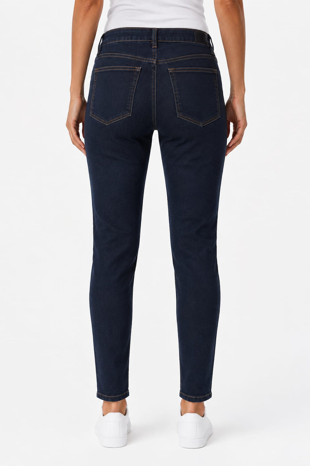 Jeans bleu à broderies florales vue de face pour femme Coco y Club