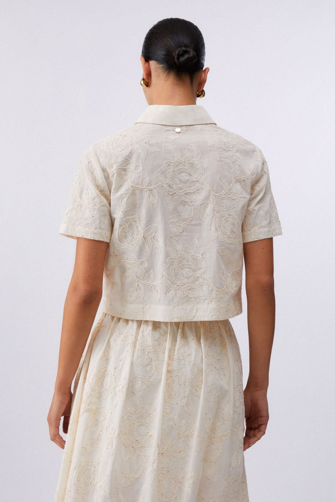 Short-sleeved embroidered shirt