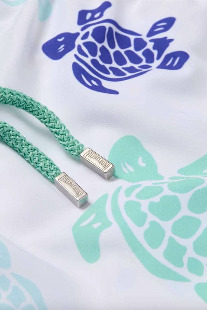 Maillot homme imprimé tortues bleu vue de face - Vilebrequin par Valérie Simon