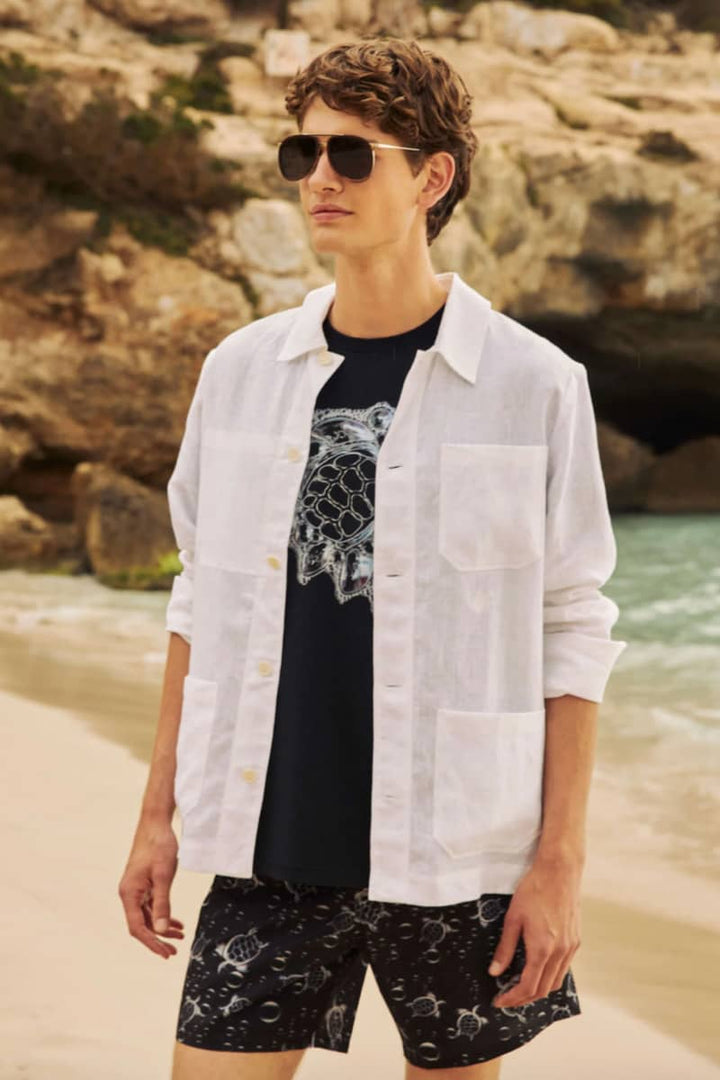 Vue de face maillot à imprimé tortues Vilebrequin pour homme bleu avec cordon blanc - Valérie Simon